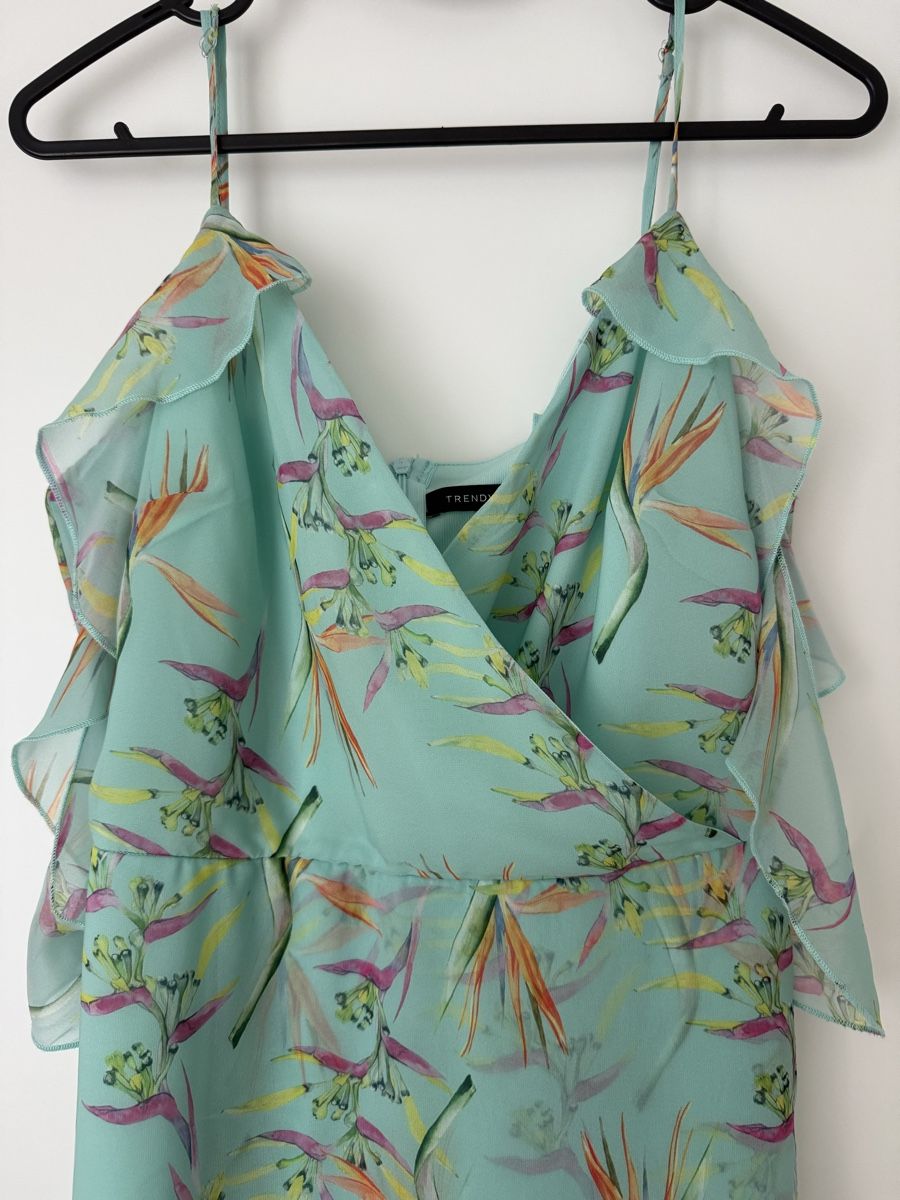 Vestiti: Floral soft green dress – Nuovo (secondo la descrizione) da Binningen venduto da eli_9psr 1