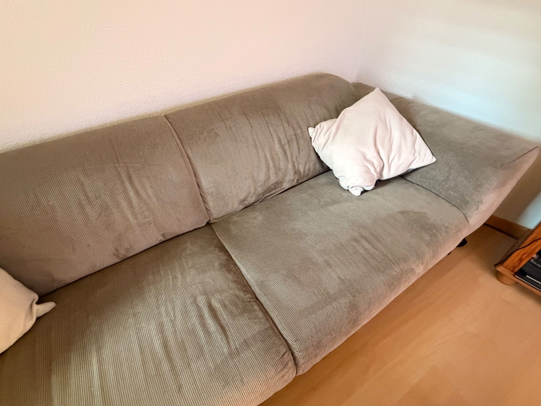 Divani: Sofa Cordstoff beige neuwertig – Usato da Horgen venduto da captain_america 1