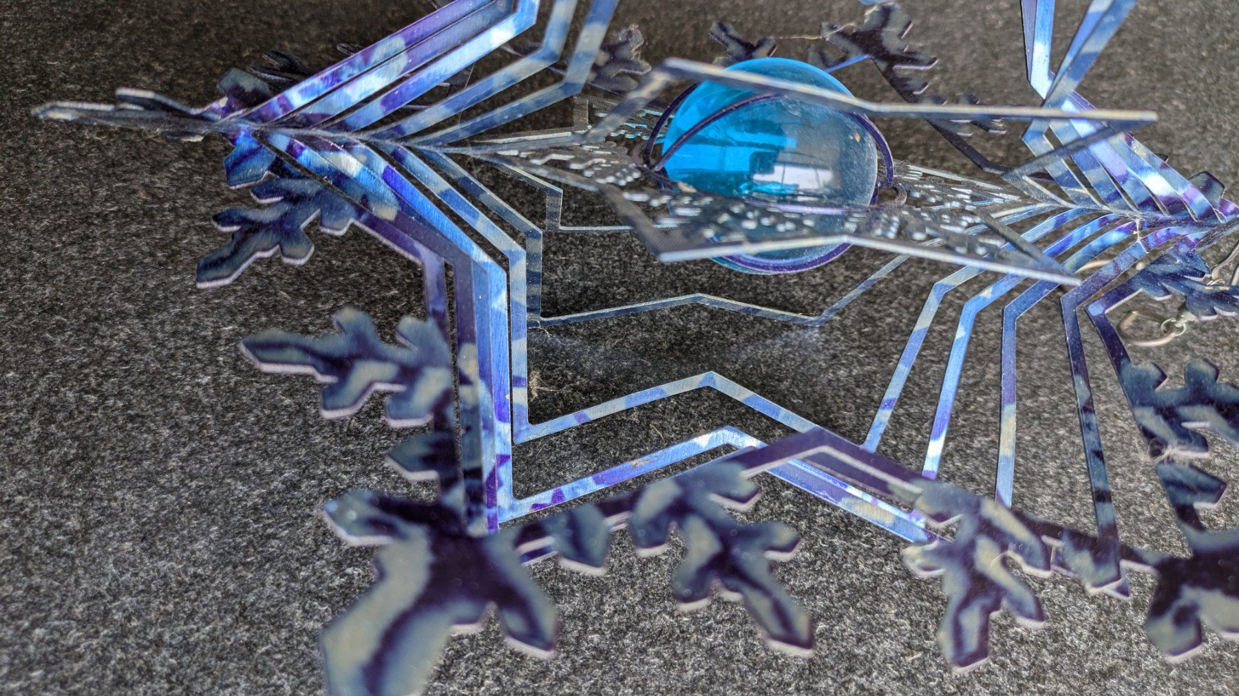 Sonstige Dekorationen & Accessoires: Windspiel "Schneeflocke" - 3D-Effekt mit eisblauer Glaskugel – Gebraucht aus Staufen von Fleby84 2