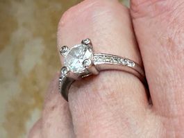 Eleganter Silberring mit Zirkonia, Grösse 57