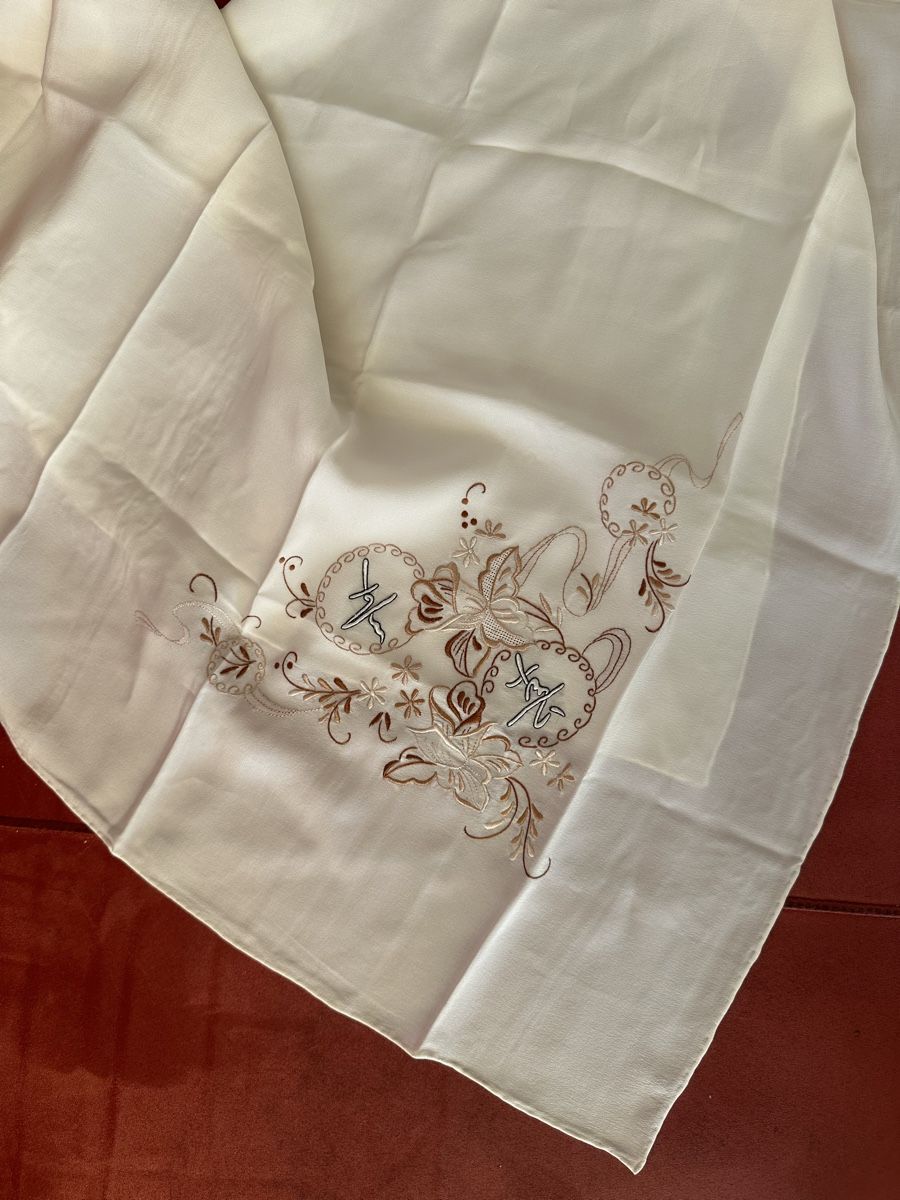 Foulard & Sciarpe: Seidentuch Bestickt 78x75 cm – Usato da Herbriggen venduto da Sehrazade 1