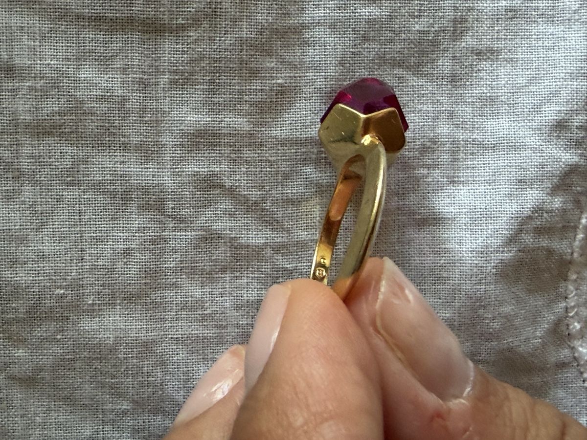 Swarovski Bagues: Stunning Raw Ruby & Gold Ring - Perfect Gift! – D'occasion à Bassersdorf par kri_dn6m 6