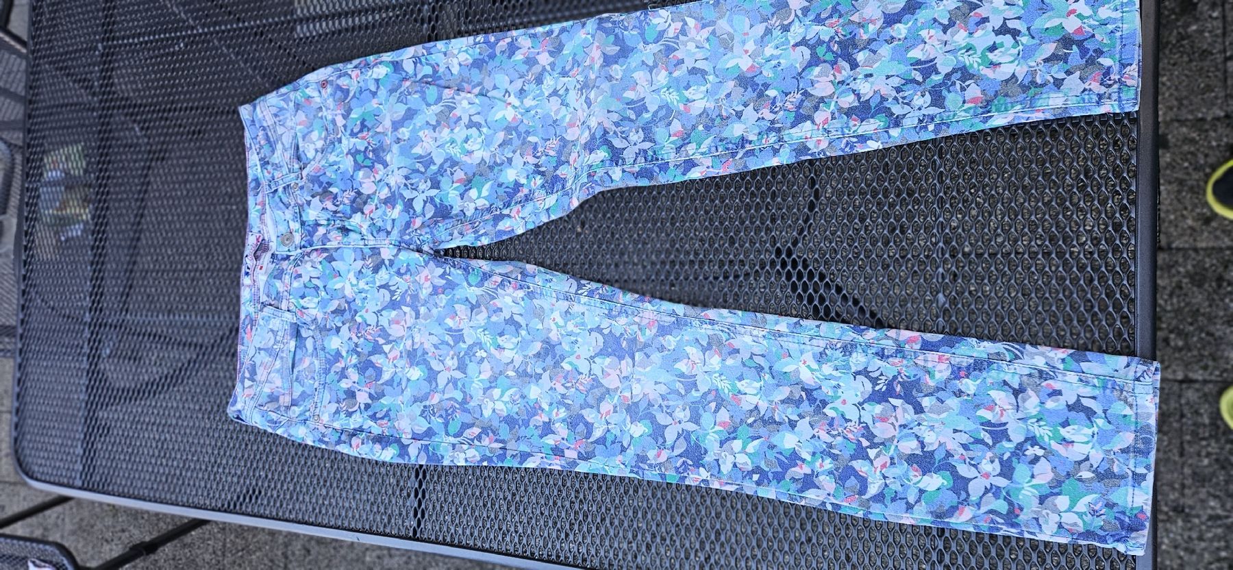 Pantaloni: Damenhose 30/30 – Usato da Kollbrunn venduto da Ignjat1211