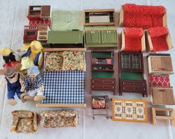 Schönes Zubehör Puppenstube und Familie Biegepuppe Vintage 