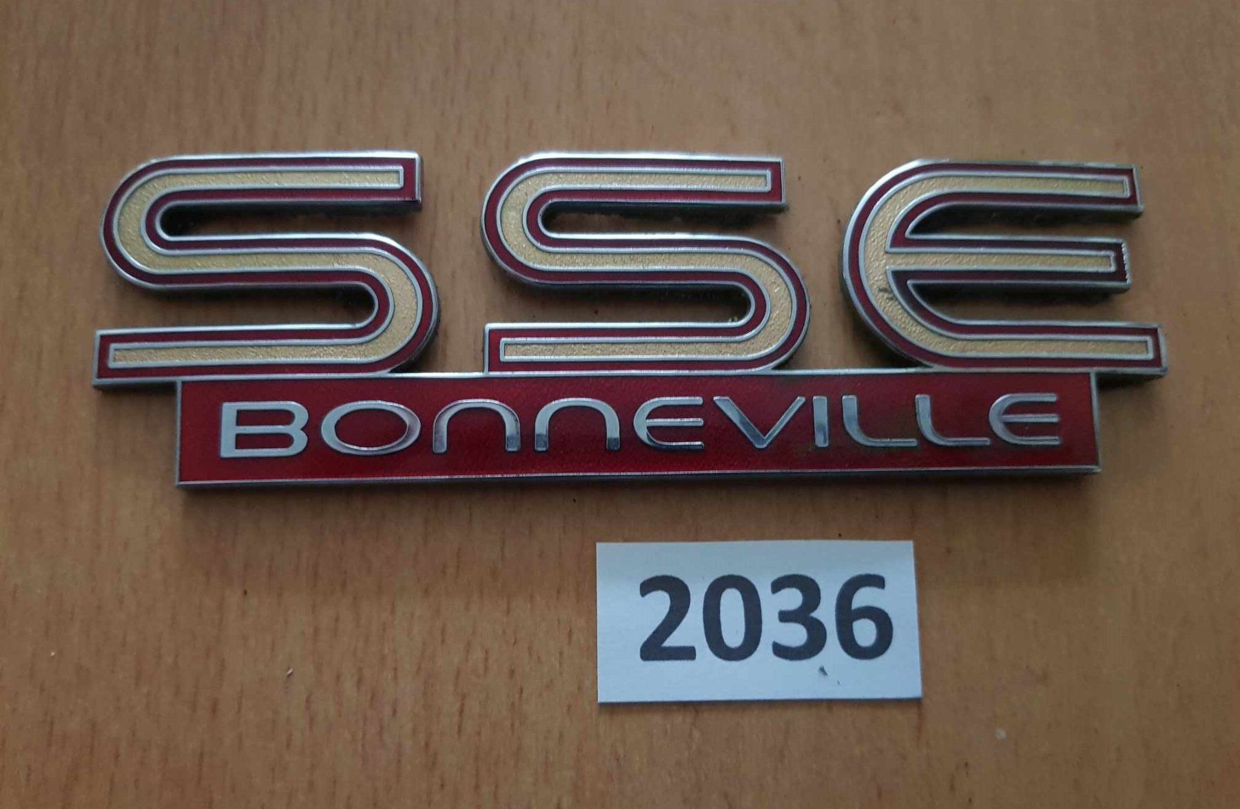 Pontiac Tutti pezzi di ricambio auto: Klebe Emblem SSE Bonneville – Usato da Niedergösgen venduto da usc_l8gm