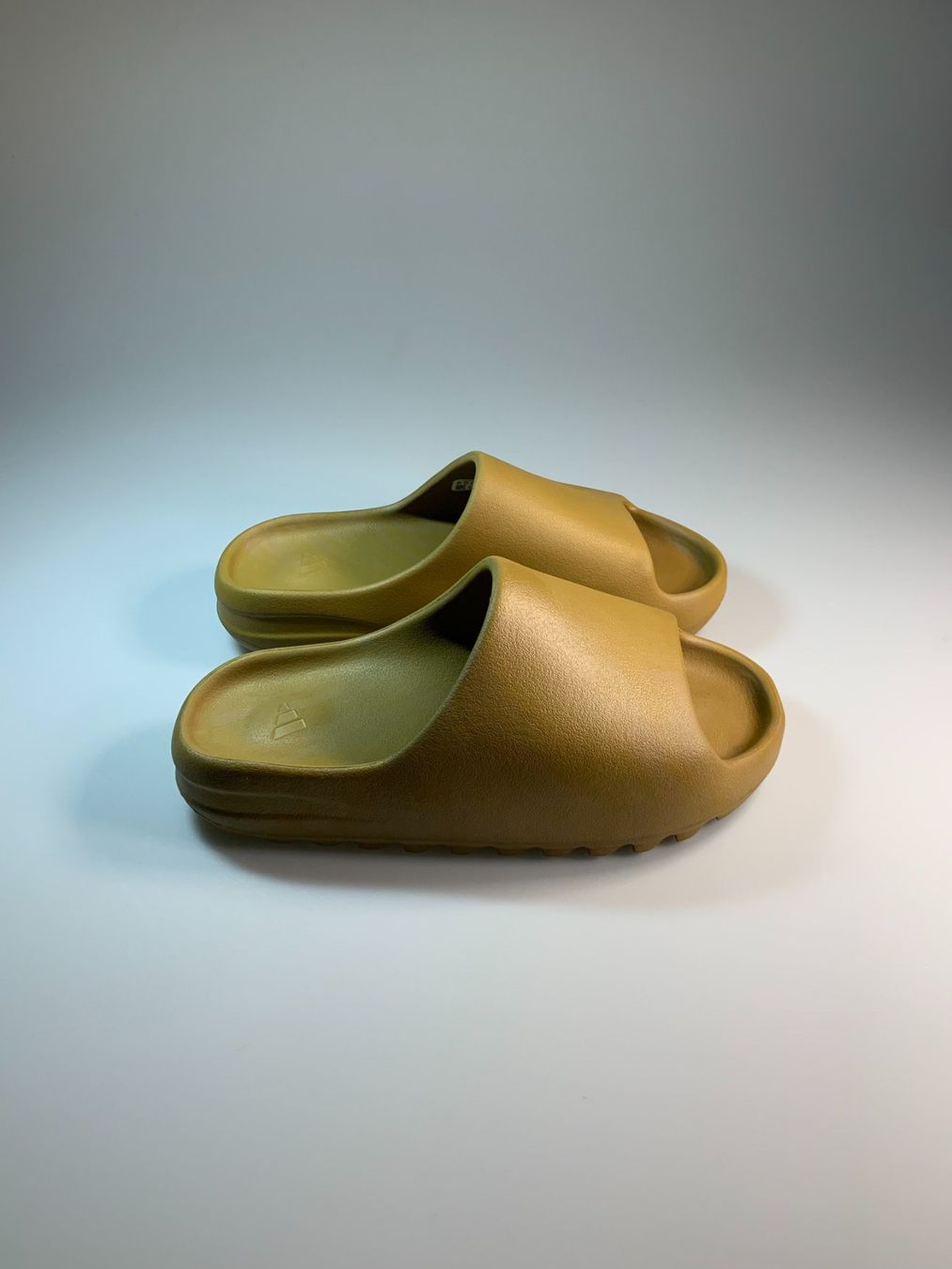 Scarpe da uomo: Yeezy Slide Ochre – Nuovo e nell'imballaggio originale da Thörishaus venduto da SnkrsVie