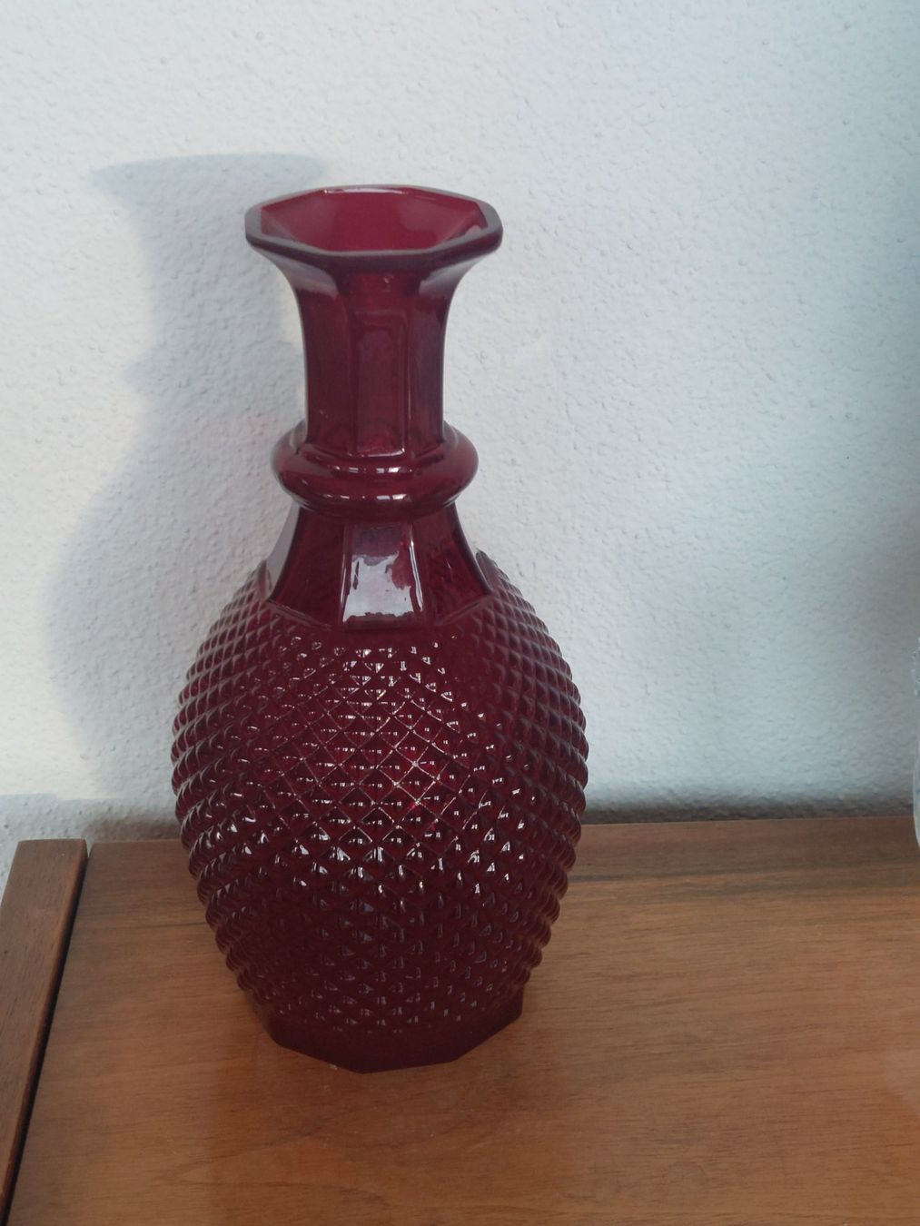 Caraffe: Antike granatrote Glas Karaffe – Usato da Hergiswil NW venduto da maiette-23.N 5