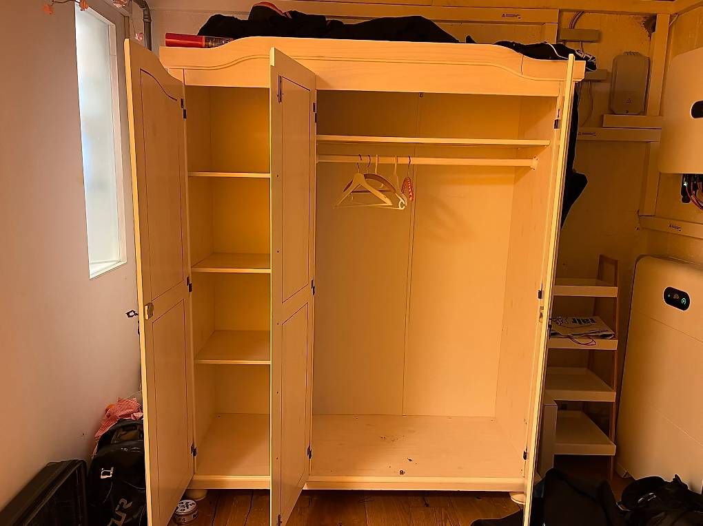 Schränke: Kleiderschrank Ikea  – Gebraucht aus Basel von Neudecks 3