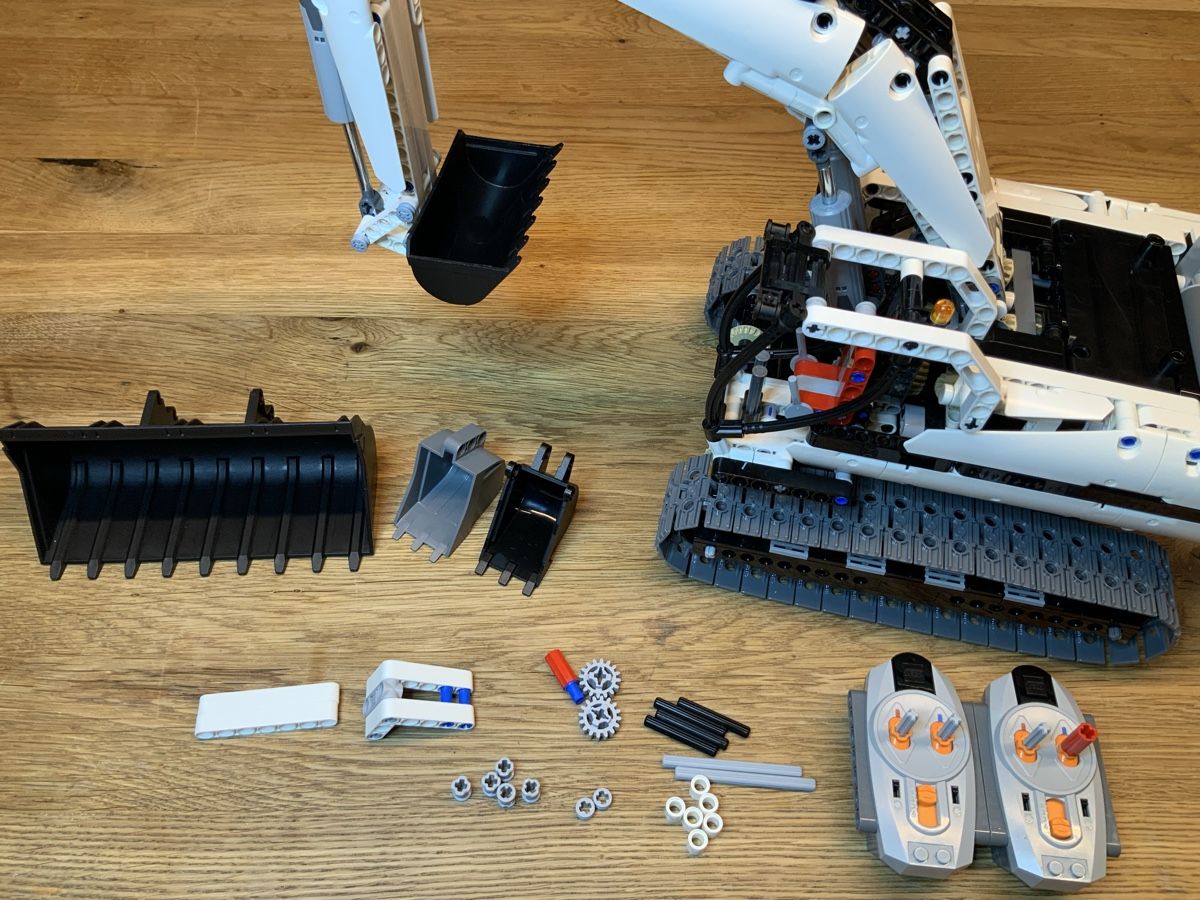 Lego Jeux de construction: LEGO Technic 8043 White Edition RC Motorized Excavator – Neuf (Voir description) à Tagelswangen par rotsi 3