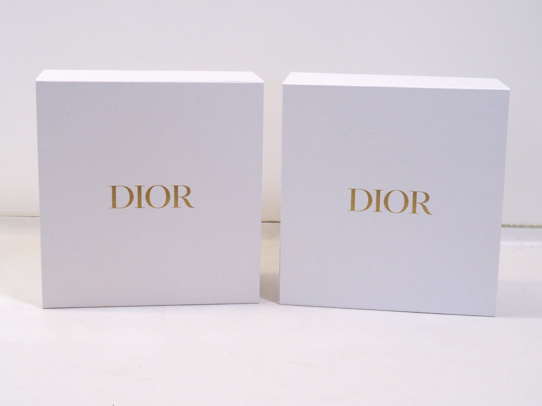 Dior Altro in Decorazioni & Accessori: 2x DIOR Geschenkbox Large (26100648) – Nuovo (secondo la descrizione) da Zürich venduto da fundsachenverkauf