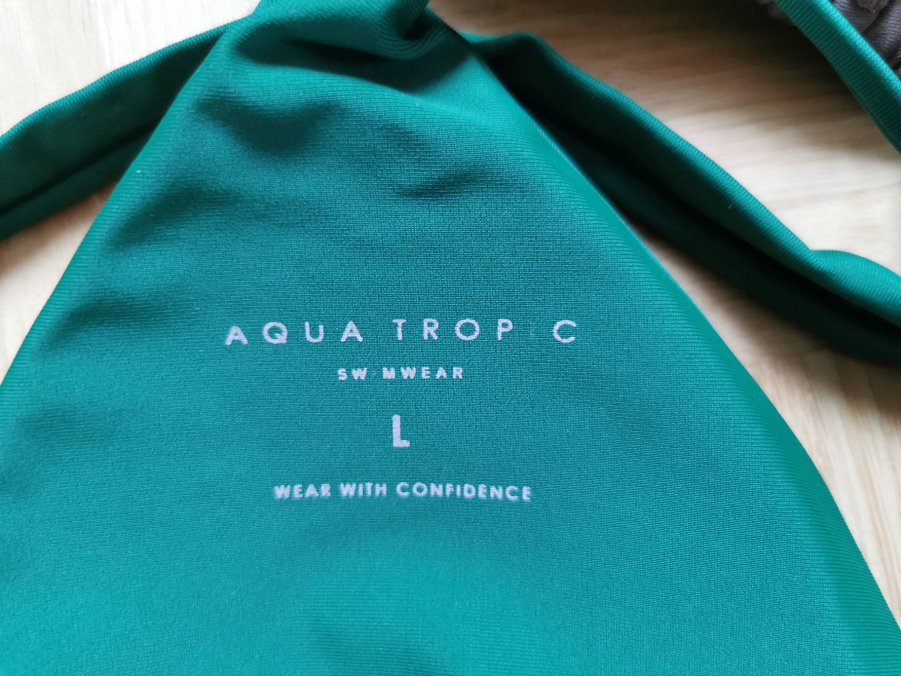 Badekleider & Bikinis: 2 x Bikinitop Aqua Tropic Gr. L – Gebraucht aus Stäfa von flamingo_17 5
