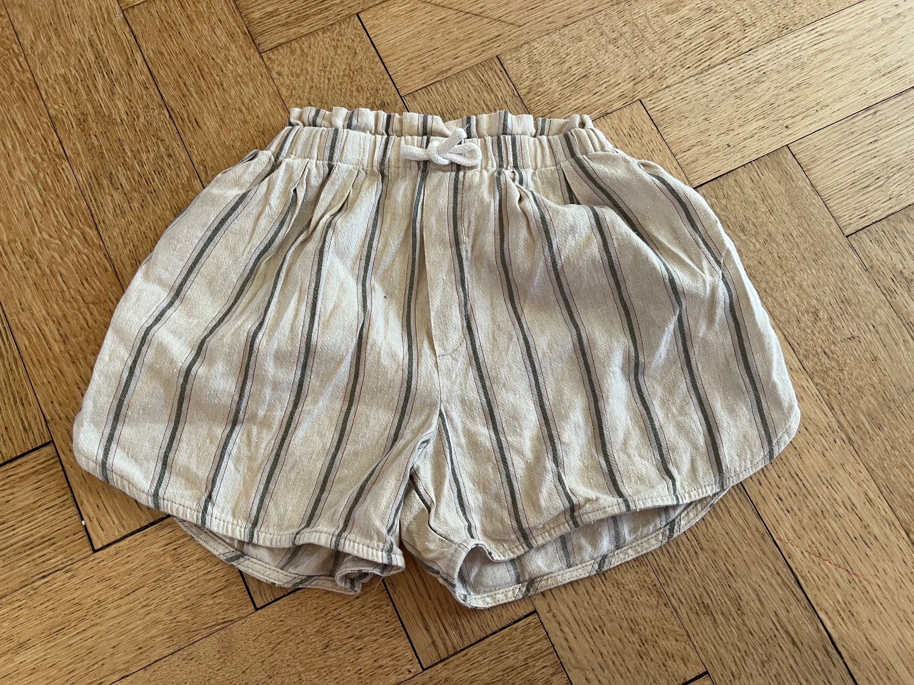 Zara Pantaloni: Shorts Leinen von Zara Grösse 134 – Usato da Beinwil am See venduto da brigittehug 2