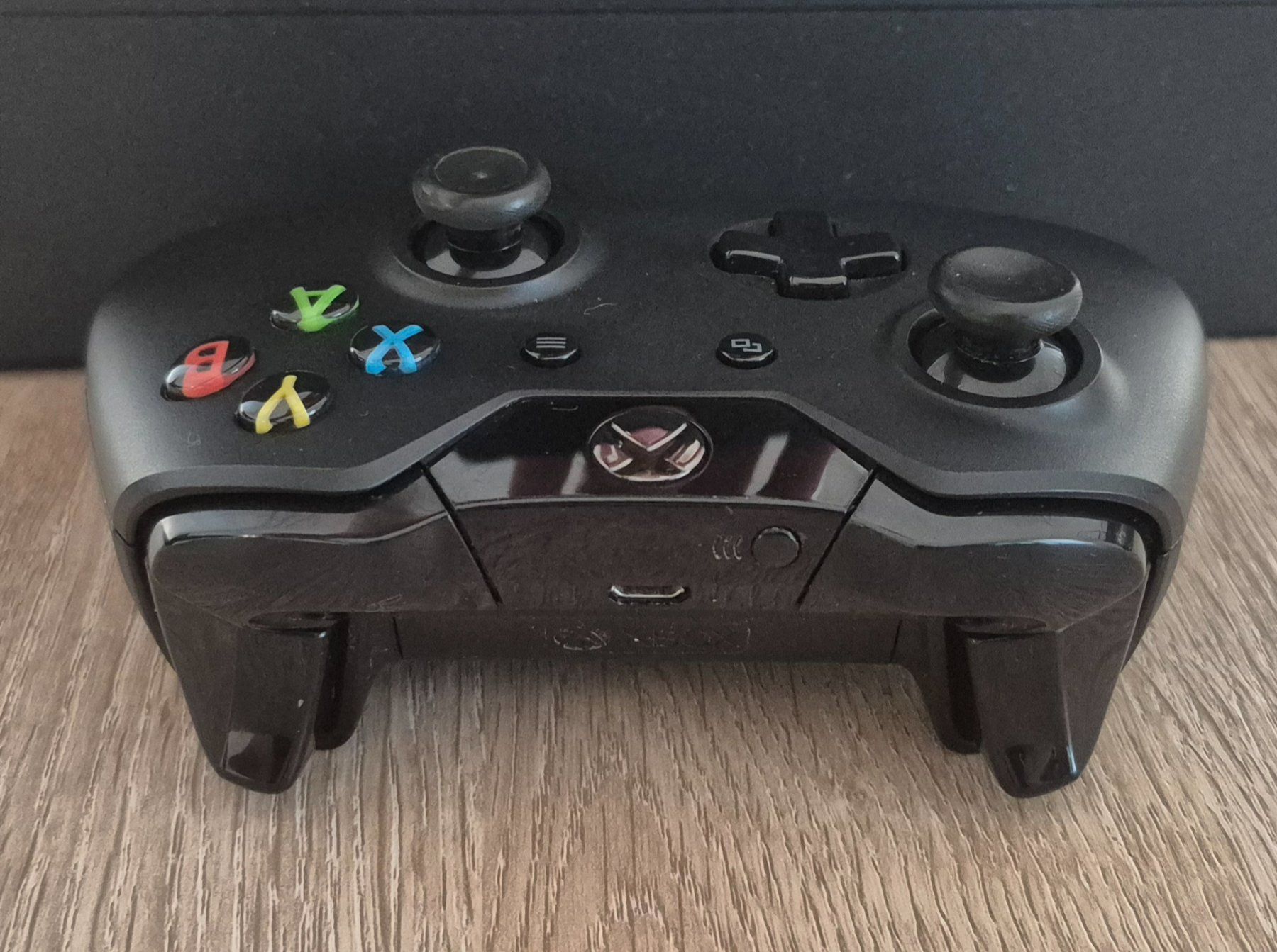 Microsoft Console: Xbox One S 500 GB inkl. Controller und 5 Spielen – Usato da Basel venduto da marv16 7