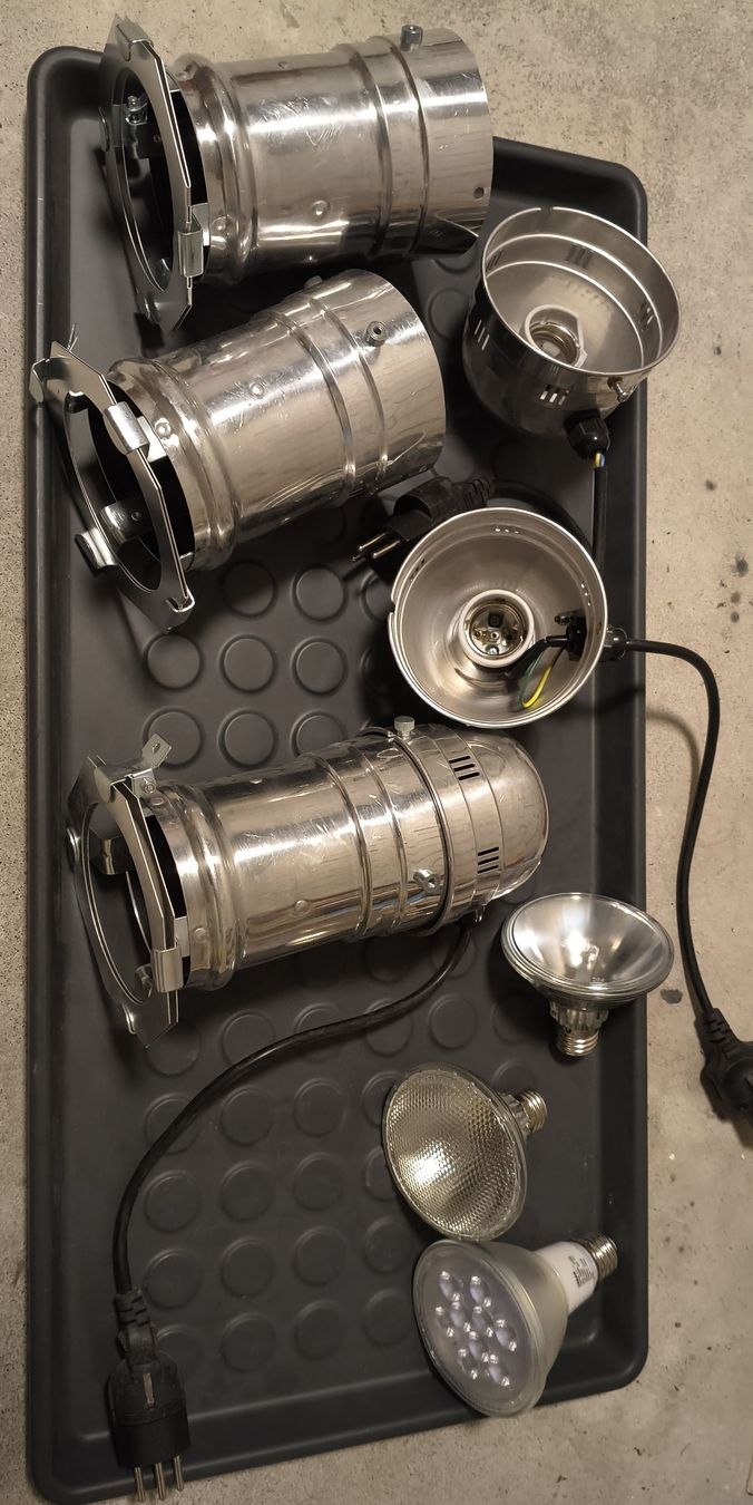 Lampen: 3 Stufen Scheinwerfer mit Zubehör gebraucht – Gebraucht aus Bonstetten von mibto