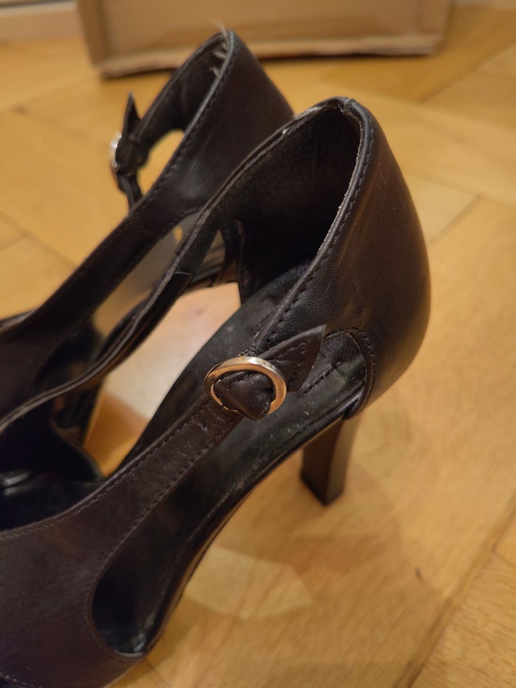 Damenschuhe: Sandalen mit Absatz – Gebraucht aus Bern von Linii 1