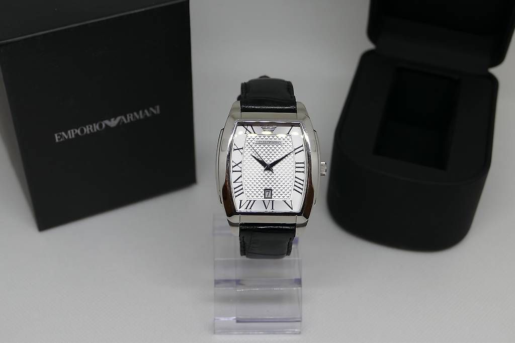 Armani Orologi: Armani Watch sur cuir – Usato da lausanne venduto da ExpressionOfTime