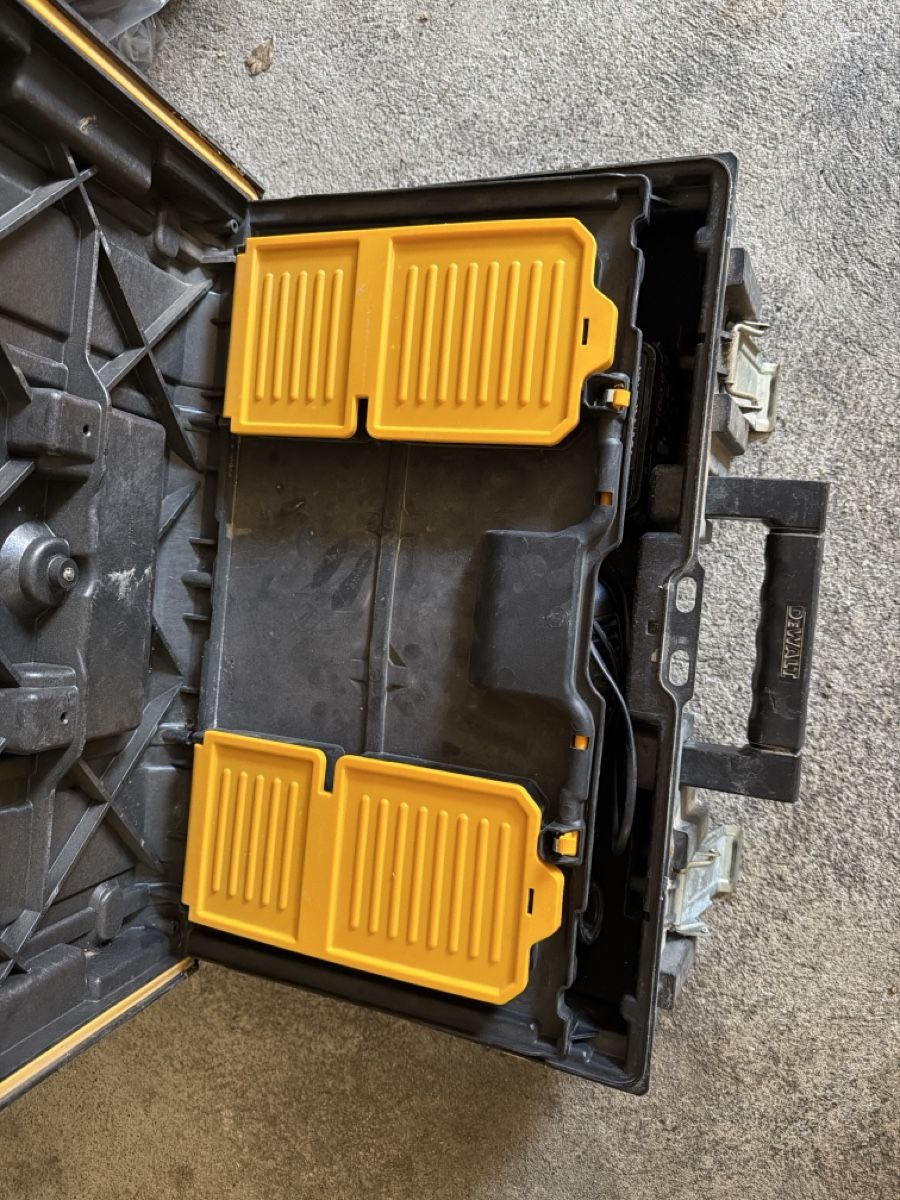 Dewalt Trapani: Trapano avvitatore DeWalt 18V con accessori e valigetta – Usato da Höri venduto da imp_ch9q 2