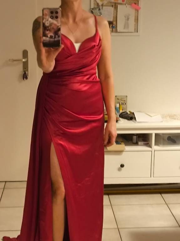 Vestiti: Neues Abendkleid mit Schleppe Gr.38 – Nuovo e nell'imballaggio originale da NIEDERLENZ venduto da basamajo 1