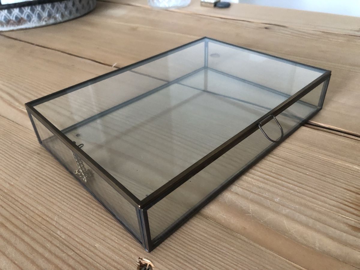 Cassapanche: Elegante Schmuckschatulle aus Glas mit Messingrand – Nuovo (secondo la descrizione) da Steffisburg venduto da Tiff8 3