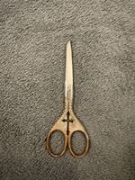 Ciseaux décoratifs vintage avec croix, dorés, 12 cm