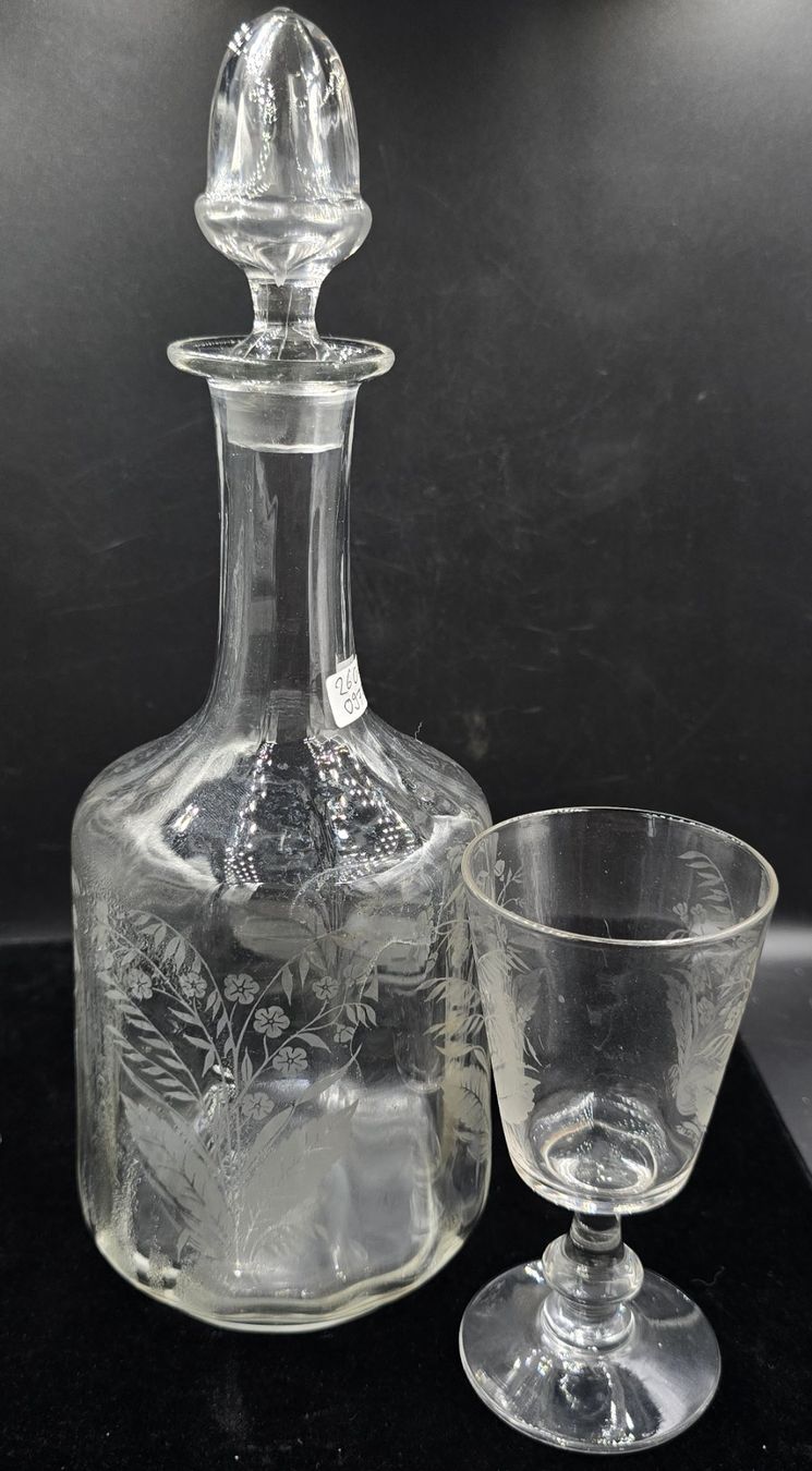 Carafes: Antike Glaskaraffe geschliffen mit 1 Glas – D'occasion à Rorschacherberg par snOOpydOg11 1