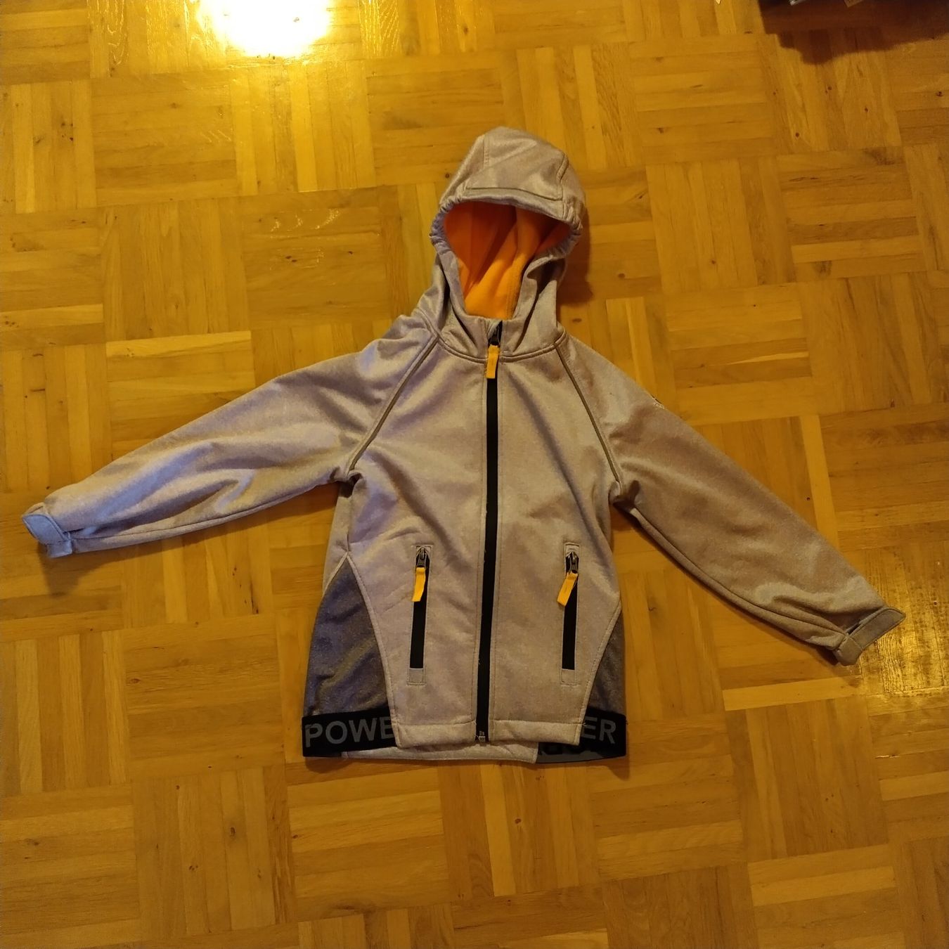 Jacken: Kinder Softshelljacke mit Kapuze Grösse 122 – Gebraucht aus Oberdorf NW von niederj