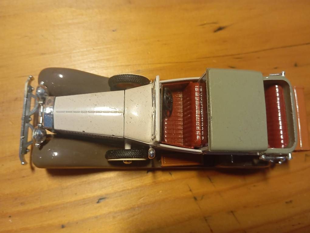 Voitures modèles: Oldtimer Modellauto offen mit Koffer guter Zustand – D'occasion à Basel par Petergunn 3