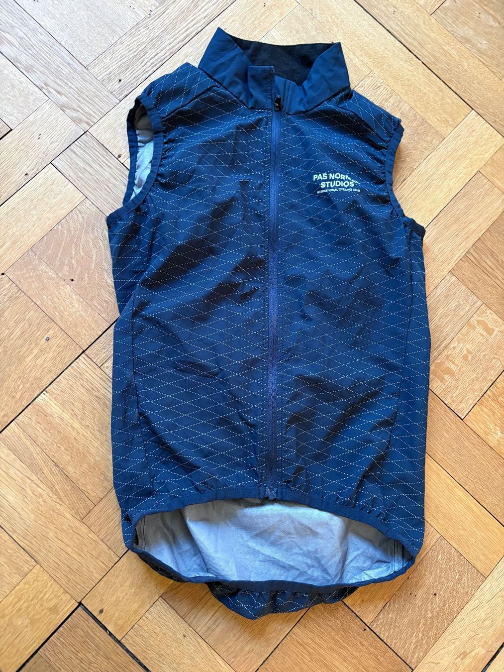 Pas Normal Studios Gilets: PAS NORMAL STUDIOS – D'occasion à Zürich par triangular