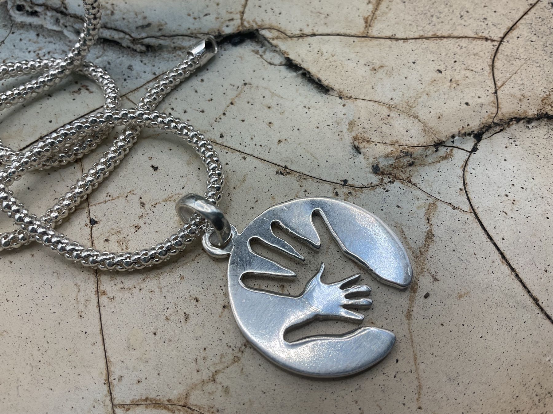 Pendentifs: Silberanhänger Mutter und Kind, Handarbeit – Neuf (Voir description) à Luzern par S.Kern01 3