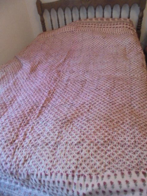 Coperte: Bettüberwurf Rosa mit Blumen Baumwolle – Usato da Hinwil venduto da Glasperlen