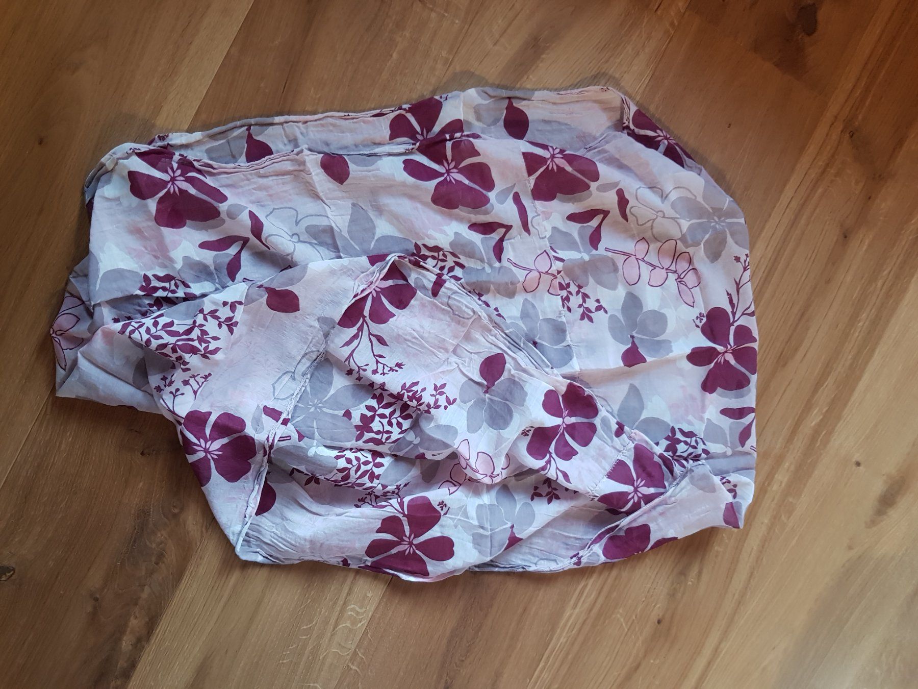 Foulard & Sciarpe: Tuch Loop Schal Foulard mit Blumen Muster – Usato da Walterswil BE venduto da Lonitti 2