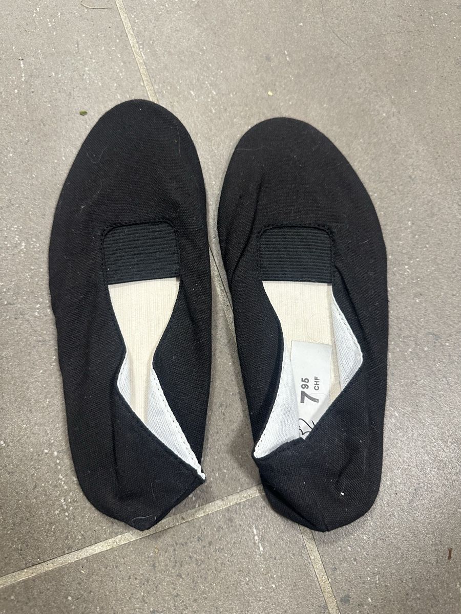Scarpe per ragazzi: Neue Turntäppeli Grösse 32 – Nuovo (secondo la descrizione) da Busswil venduto da billib