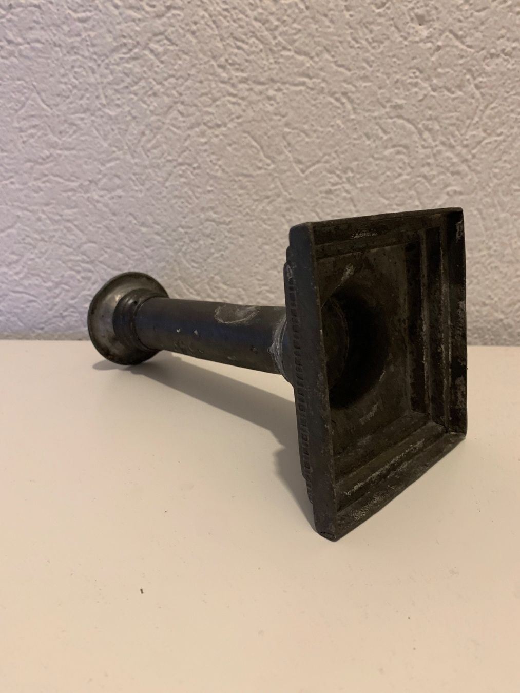 Portacandele: Alter Kerzenständer aus Metall – Usato da Belp venduto da you-and-me 2