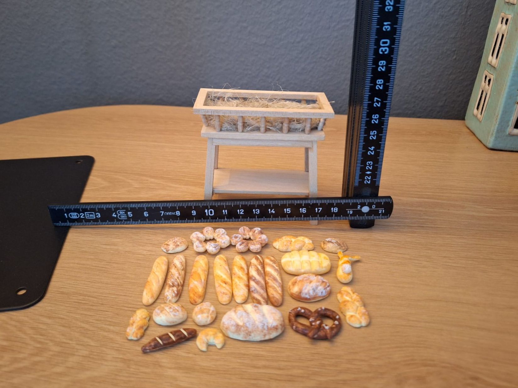 Case e mobili per bambole: Gestell mit 23 Handmade Broten – Nuovo (secondo la descrizione) da Zürich venduto da HandmadeTinyFood 2