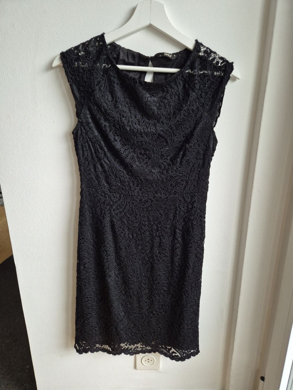 Only Kleider: Schickes ONLY Kleid mit Spitzen, Grösse 34 – Neu (gemäss Beschreibung) aus Unterägeri von Idecurtins