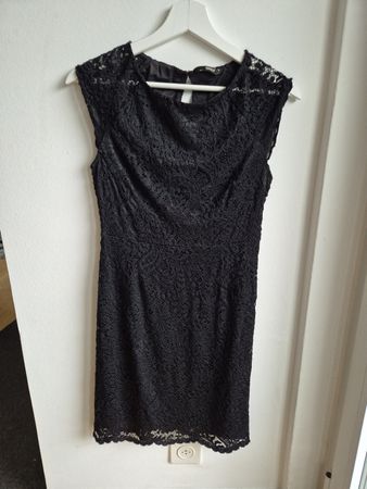 Schickes ONLY Kleid mit Spitzen, Grösse 34