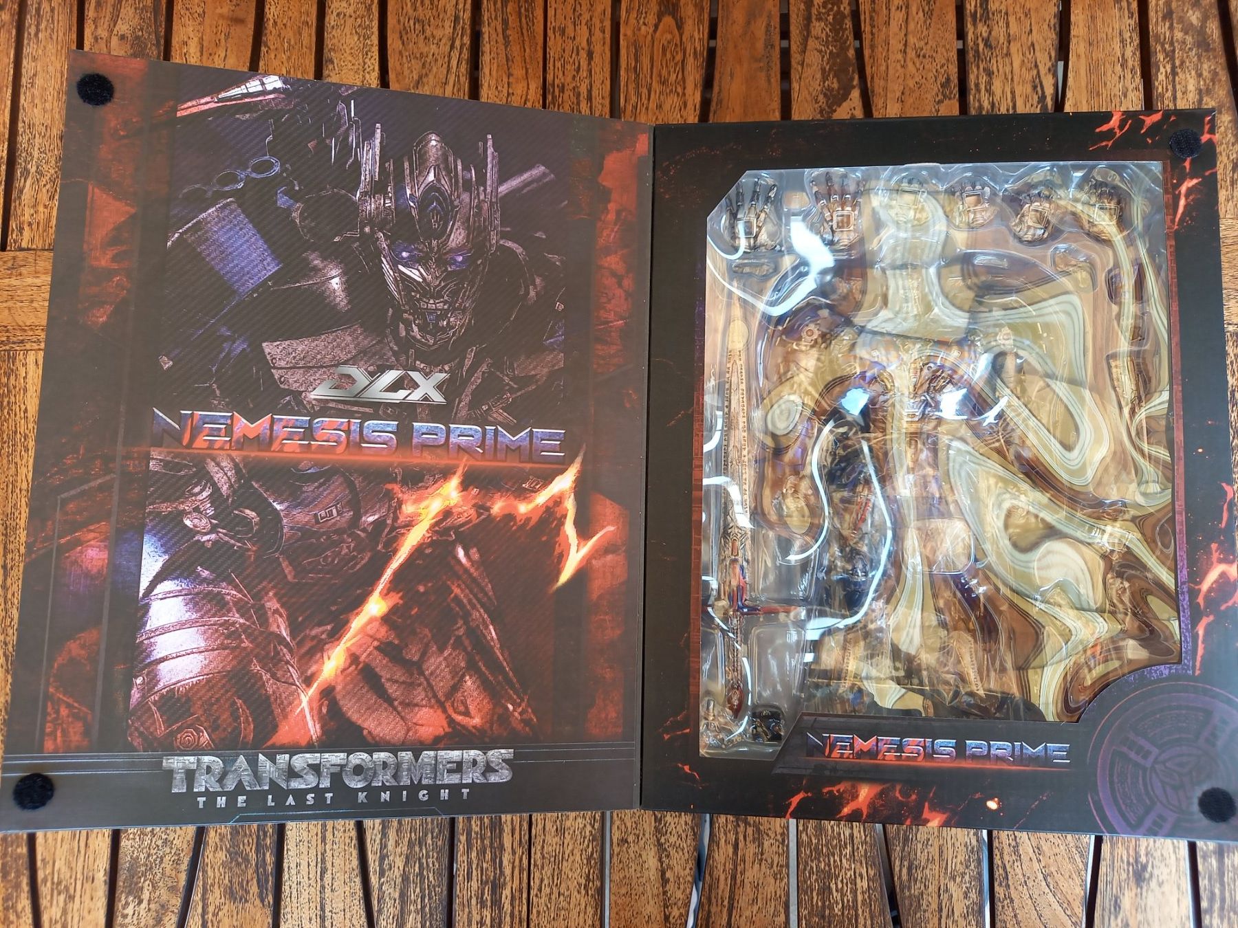 Hasbro Statuette: Threezero DLX Transformers Nemesis Prime The Last Knight – Nuovo (secondo la descrizione) da Caslano venduto da mecha_gundam 9
