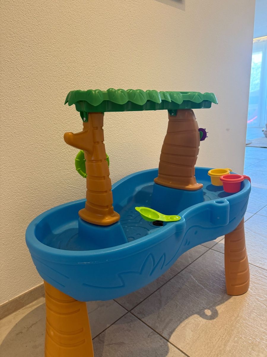 Giochi: Wassertisch mit Zubehör gebrauchter Zustand – Usato da Rothrist venduto da luc_8h5w 1
