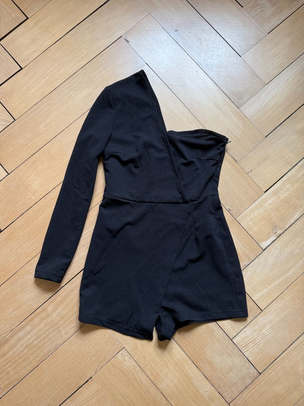 Shein Jumpsuits: Jumpsuit schwarz asymmetrisch 34 – Gebraucht aus Zürich von Diazaio 1