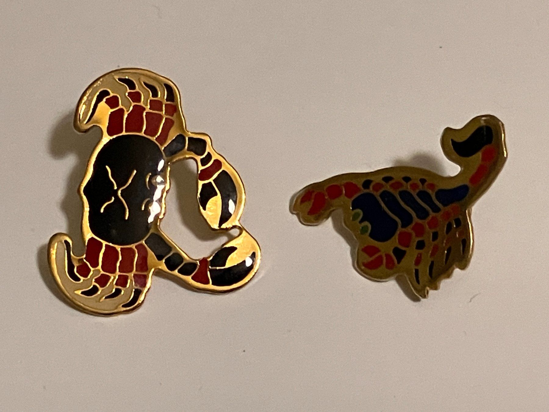 Plaquettes & Badges: 2 Pin Krebs – D'occasion à Basel par djwwpp