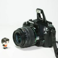 Pentax K100D Super DSLR mit SMC Pentax-DA 18-55mm