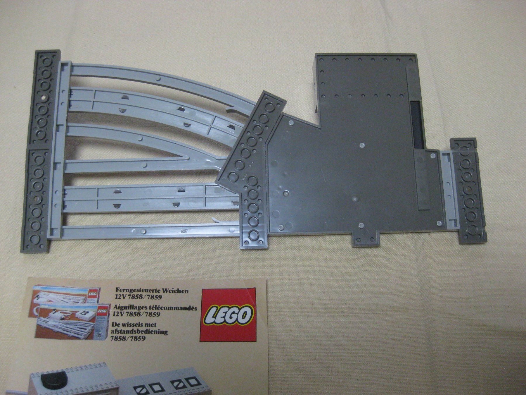 Lego Kit di costruzioni: LEGO System 7859 Eisenbahn Ferngesteuert Weiche 12V – Usato da Münchenbuchsee venduto da suisse-schweiz 1