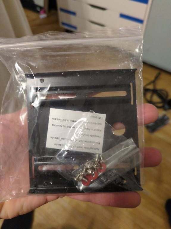 Autres accessoires: Rack montage SSD 2.5 à 3.5" – D'occasion à Granges (Veveyse) par FlorianDe