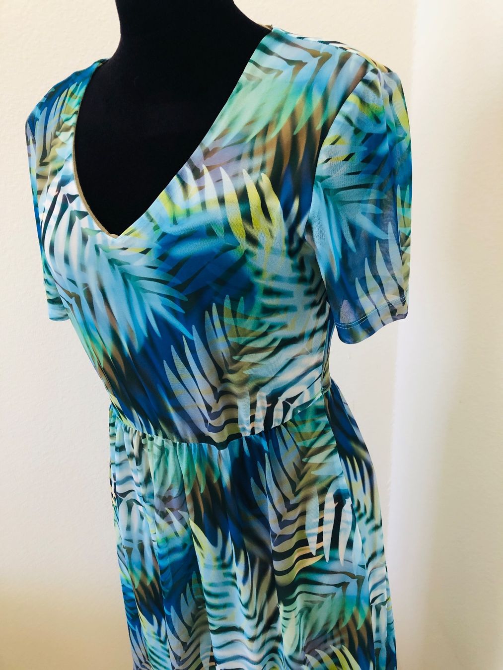 Vestiti: Sommerliches Maxikleid mit Palmenmuster, Grösse 36 – Nuovo (secondo la descrizione) da Arlesheim venduto da leyRum4.5 1