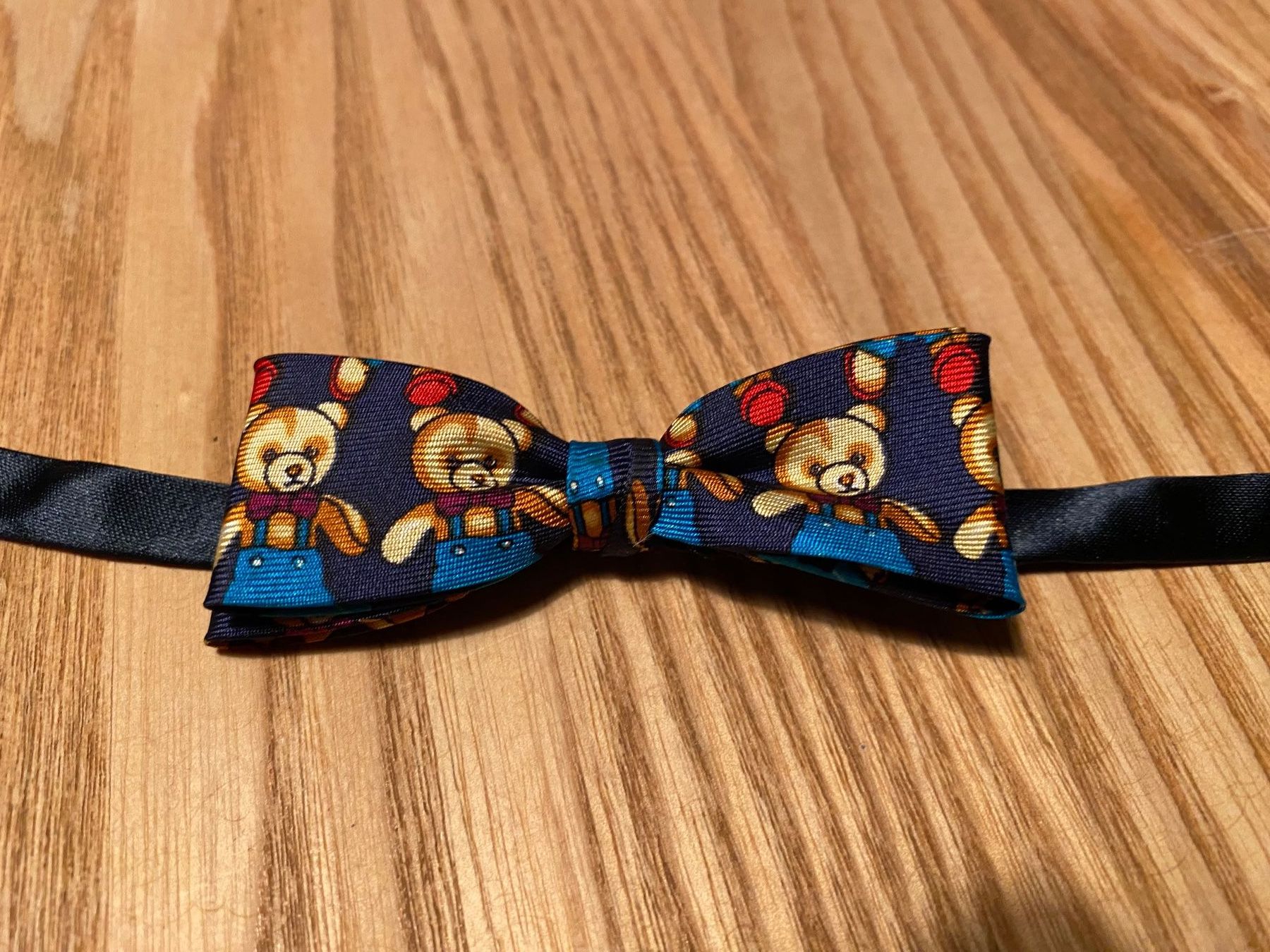 Lotti & Set di vestiti: 2er Set Kinder Fliege mit Motiven Teddy und Hippo – Usato da Rüschlikon venduto da Emma01 4