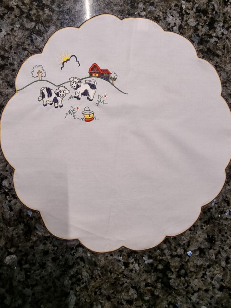 Altra biancheria da tavola: Tischdecke  bestickt rund 35 cm – Nuovo e nell'imballaggio originale da geroldswil venduto da Gumball1