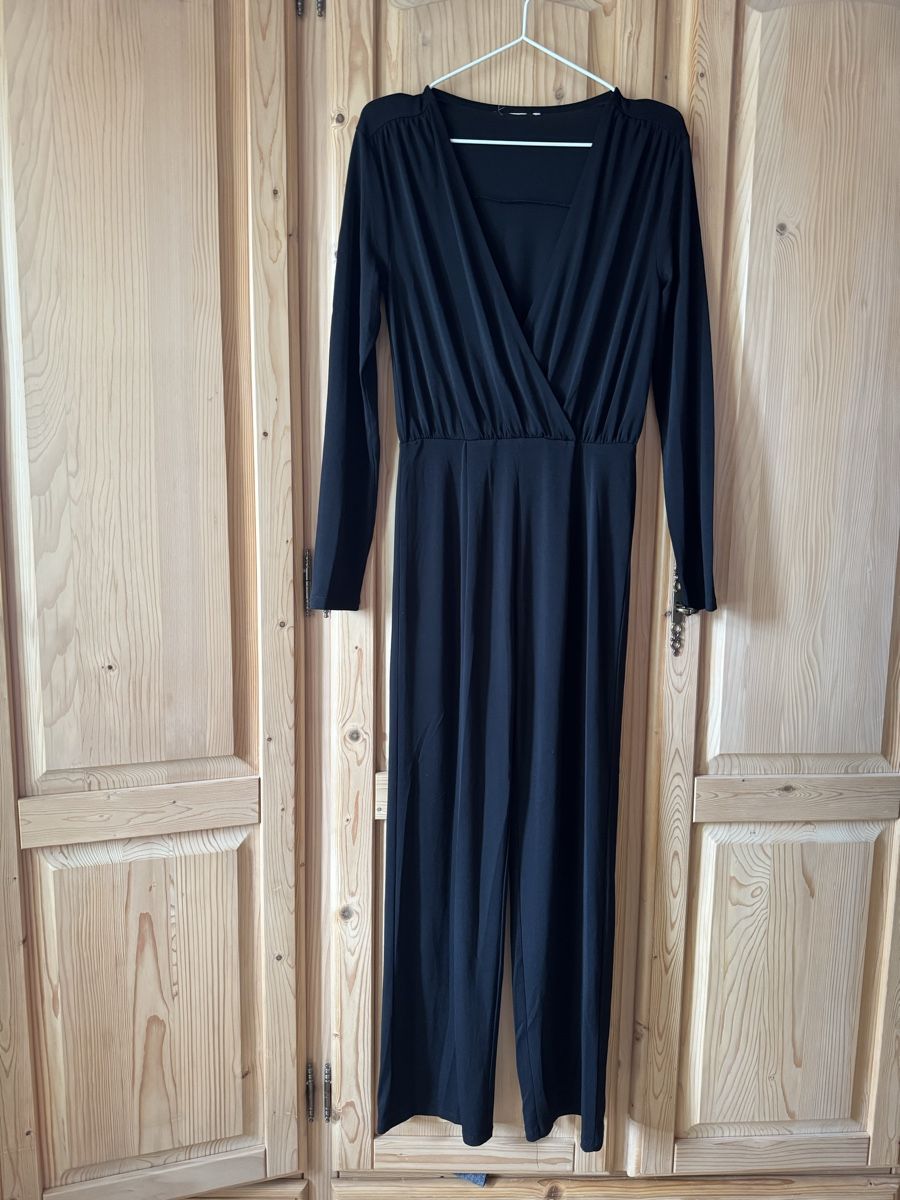 H&M Jumpsuits: Schwarzer Jumpsuit – Gebraucht aus Hergiswil NW von kaufe_bei_kaufmann