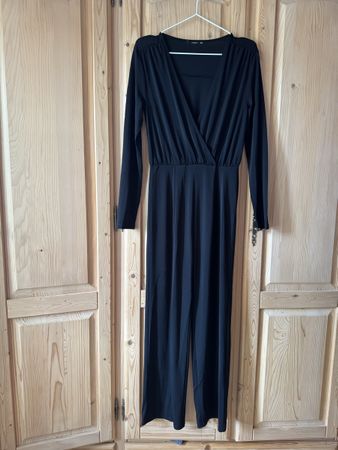 Schwarzer Jumpsuit