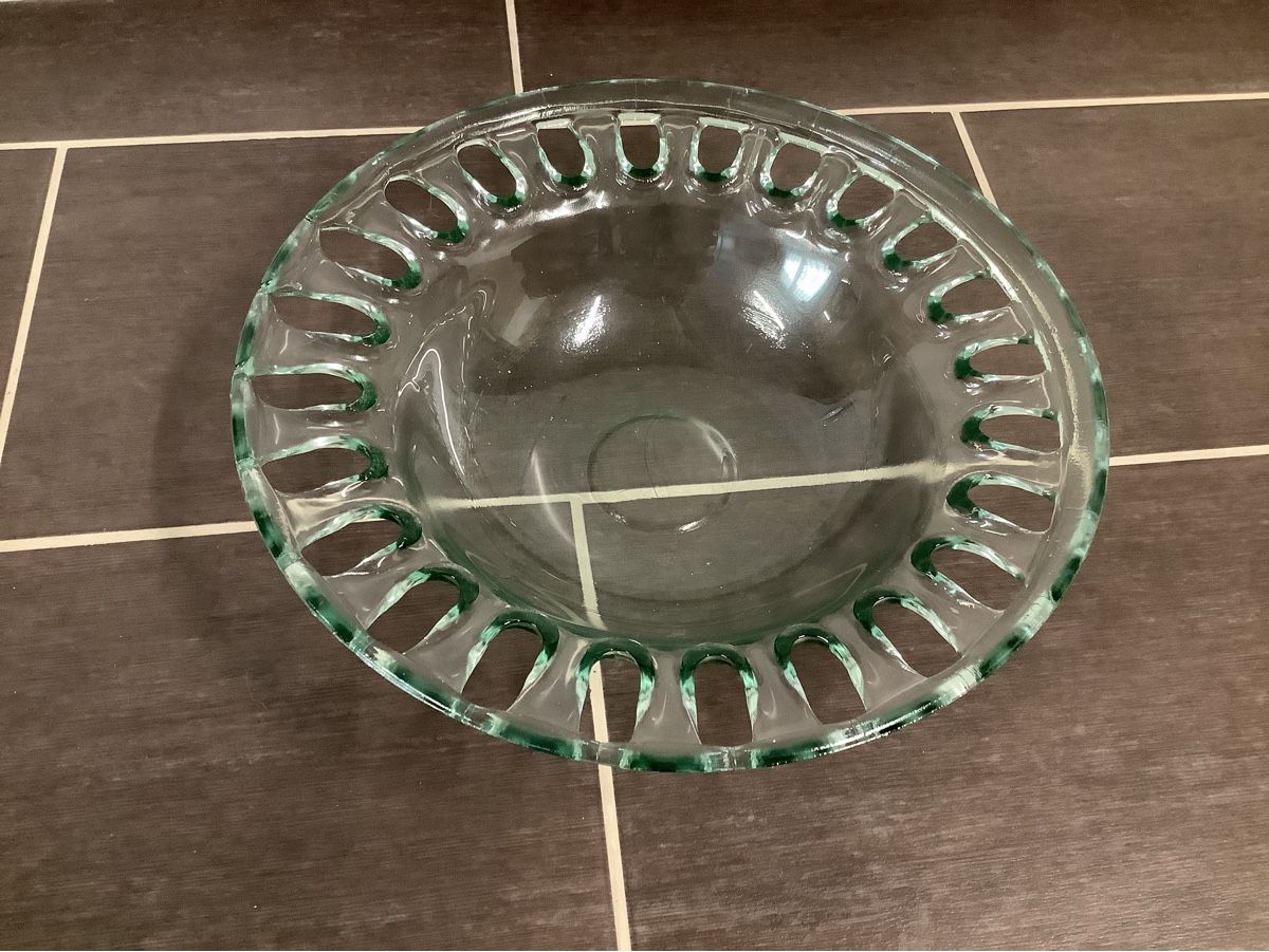 Wunderschöne Glasschale Durchmesser 40cm (Gebraucht) in Brugg AG für CHF 15 – nur Abholung auf Ricardo kaufen
