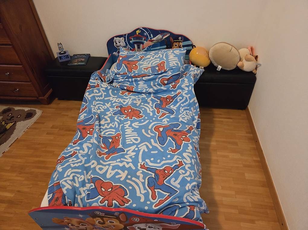 Lits: Lit enfant, matelas et couette comme neufs  – D'occasion à Blonay par col_m5hl 2